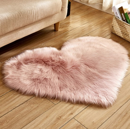 Plush heart shaped rug in pink